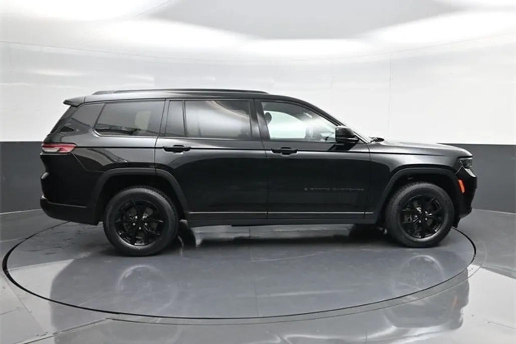 2024 Jeep Grand Cherokee Altitude photo 1