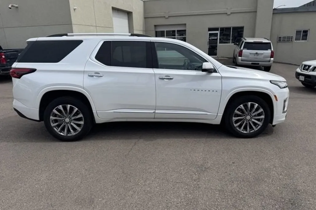 2023 Chevrolet Traverse Premier photo 1