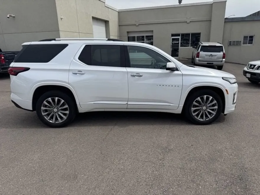 2023 Chevrolet Traverse Premier photo 1
