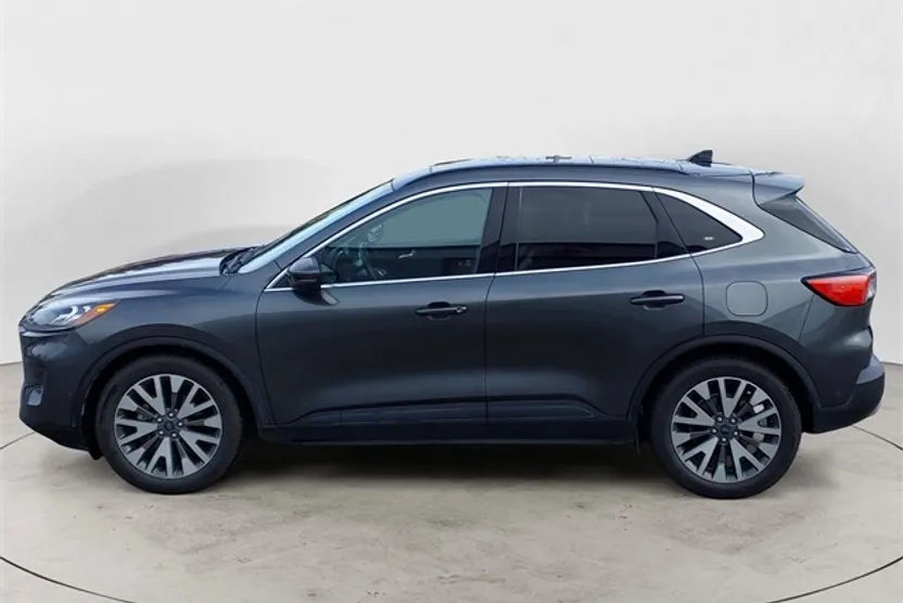2020 Ford Escape Titanium Hybrid photo 1