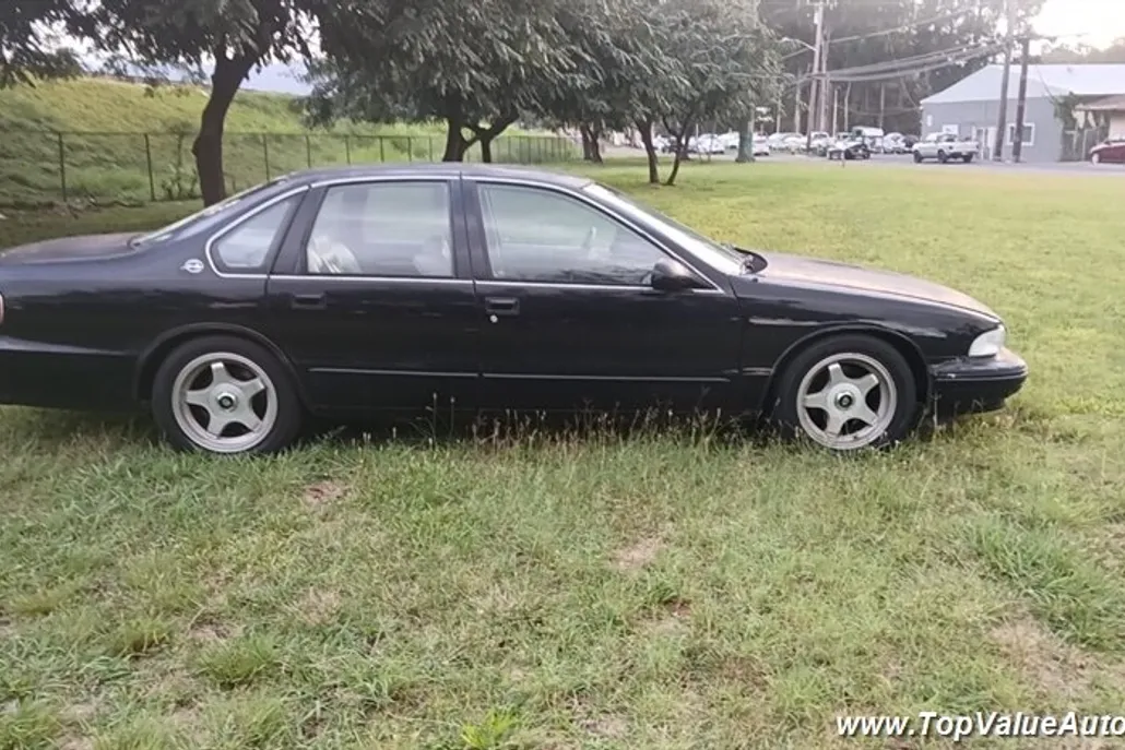 1995 Chevrolet Impala SS photo 1