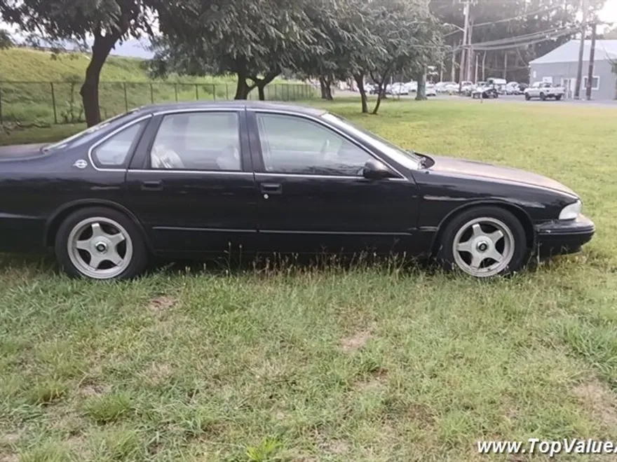 1995 Chevrolet Impala SS photo 1