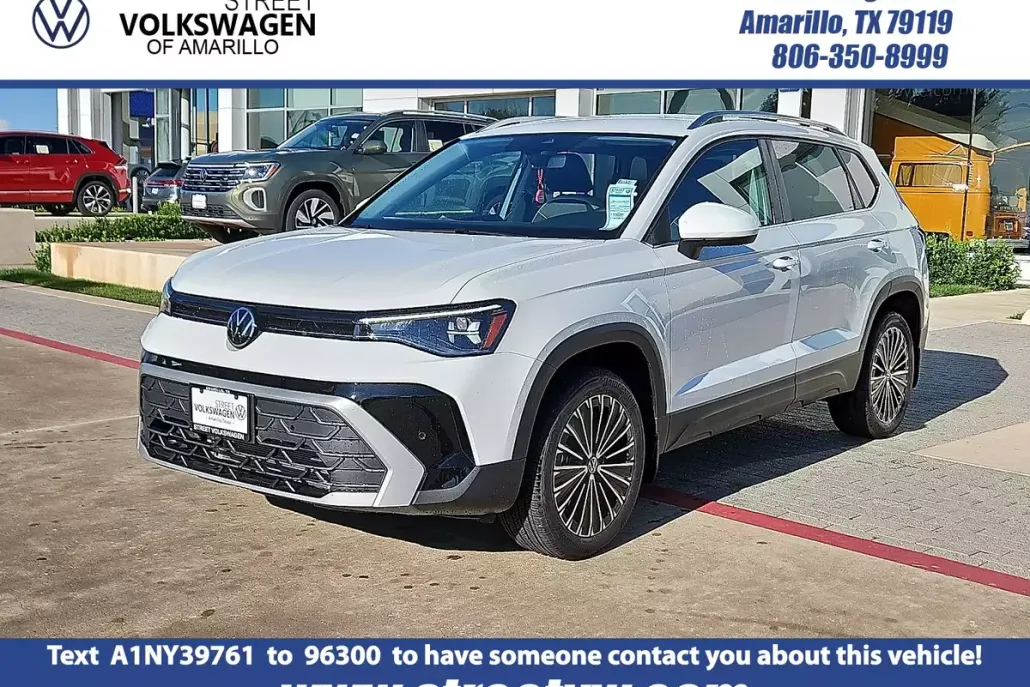 2025 Volkswagen Taos SE photo 1