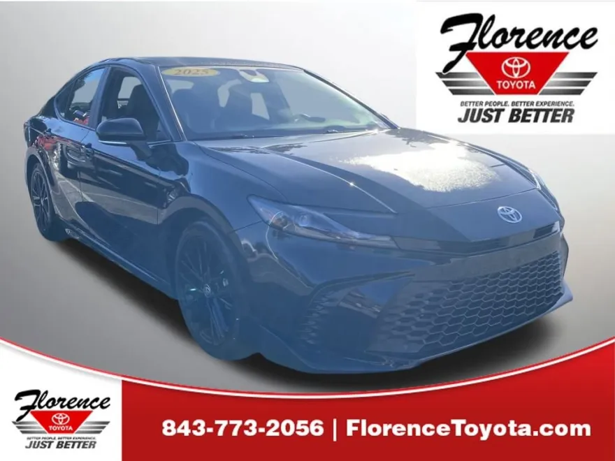 2025 Toyota Camry SE photo 1