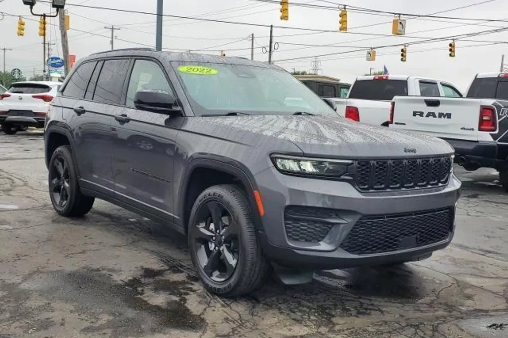 2022 Jeep Grand Cherokee Altitude photo 1