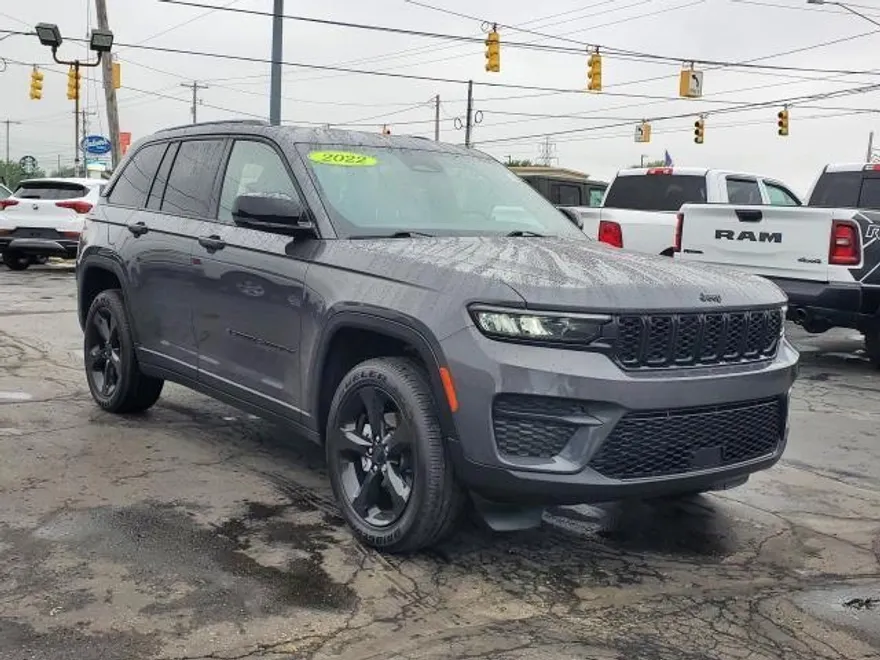 2022 Jeep Grand Cherokee Altitude photo 1