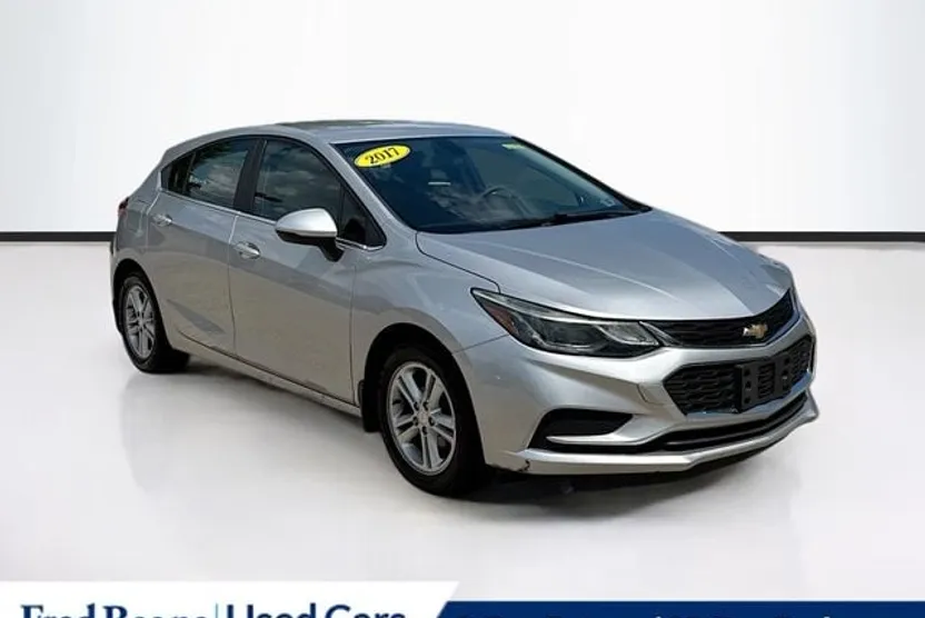 2017 Chevrolet Cruze LT photo 1