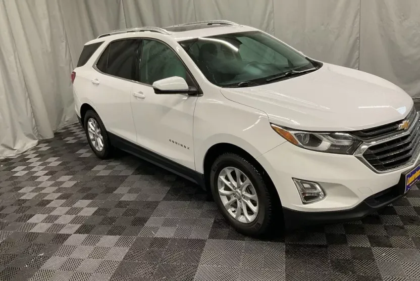 2019 Chevrolet Equinox LT photo 1