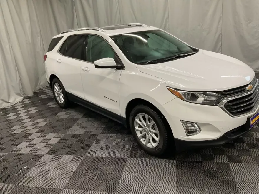 2019 Chevrolet Equinox LT photo 1