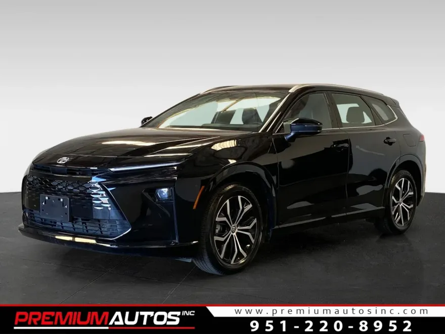 2025 Toyota Crown Signia XLE photo 1