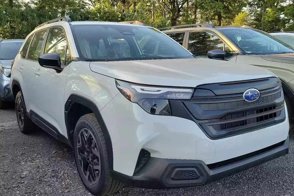 2025 Subaru Forester Base photo 1
