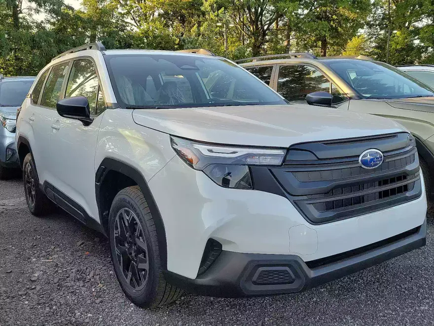 2025 Subaru Forester Base photo 1