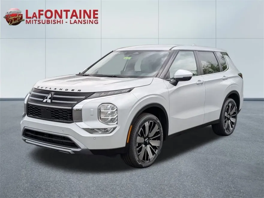 2025 Mitsubishi Outlander SE photo 1