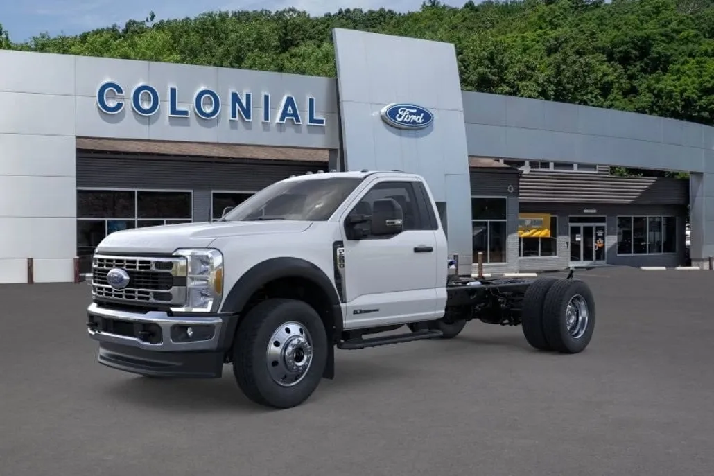 2025 Ford F-600 photo 1