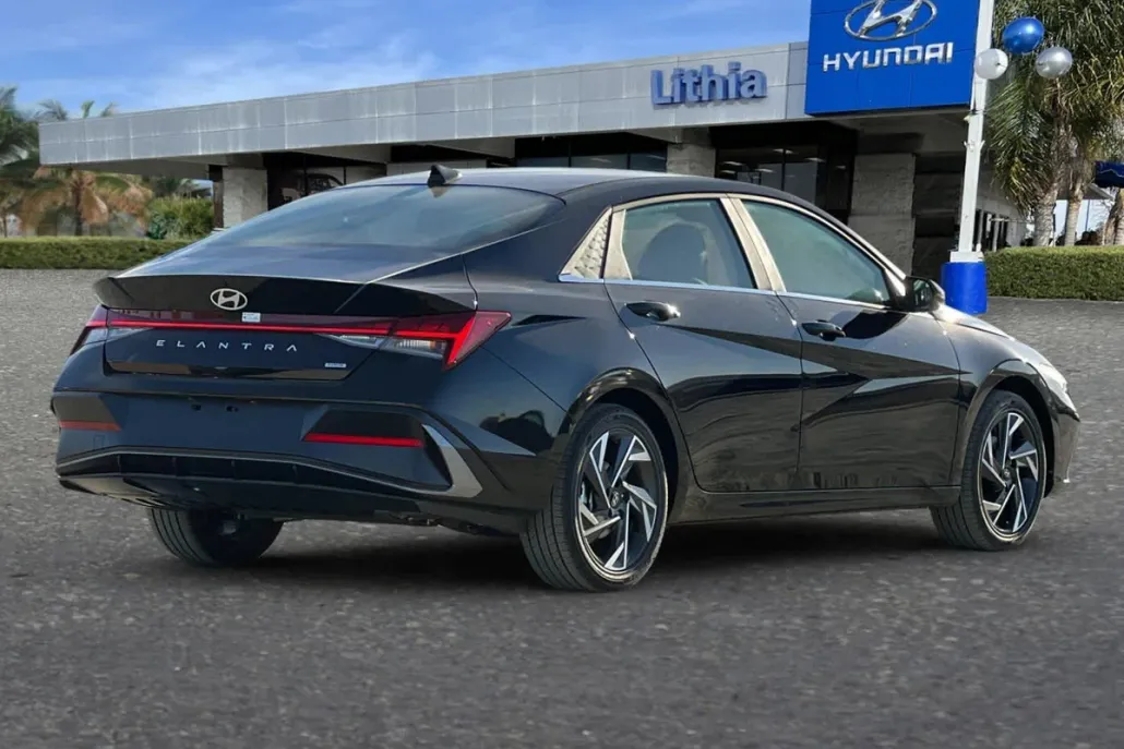 2025 Hyundai Elantra Hybrid Limited photo 1