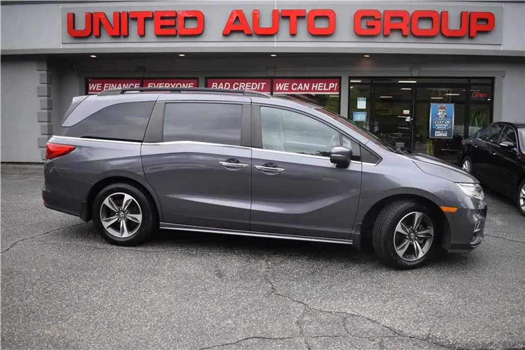 2019 Honda Odyssey Touring photo 1