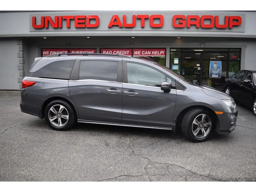 2019 Honda Odyssey Touring photo 1