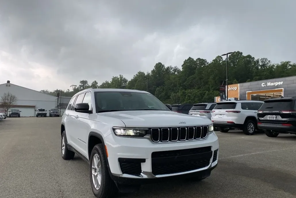 2025 Jeep Grand Cherokee Laredo X photo 1