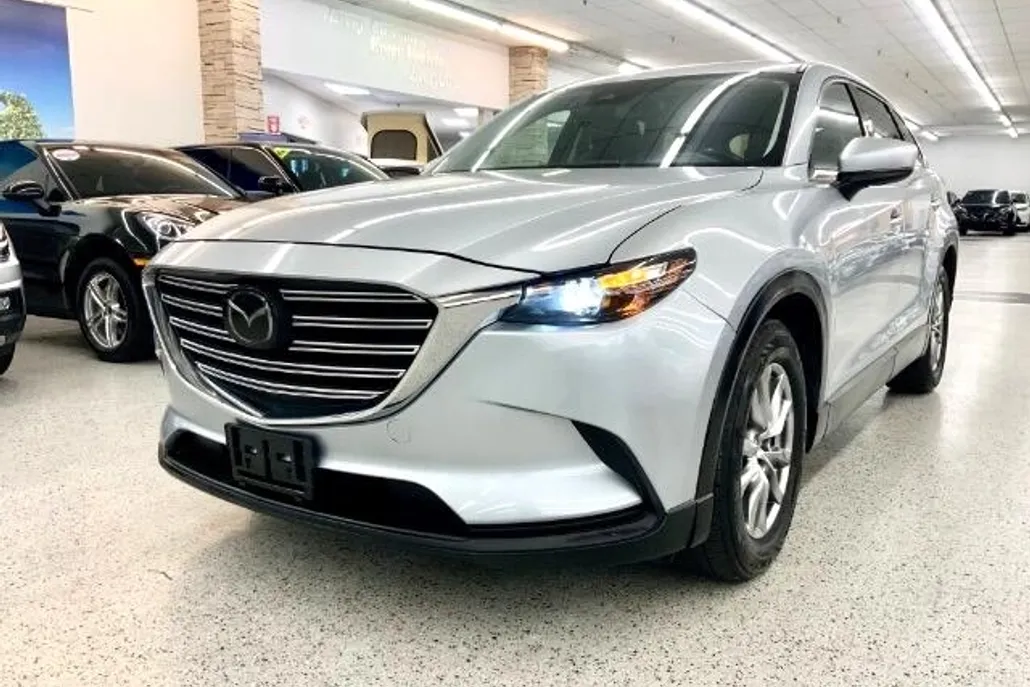 2018 Mazda CX-9 Touring photo 1