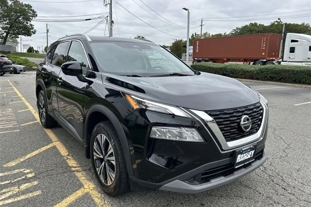 2021 Nissan Rogue SV photo 1