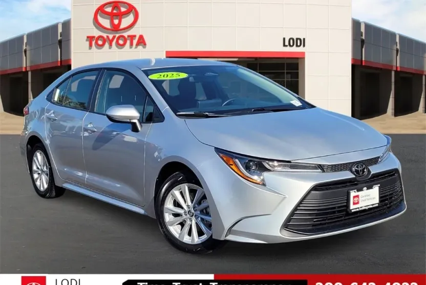 2025 Toyota Corolla LE photo 1
