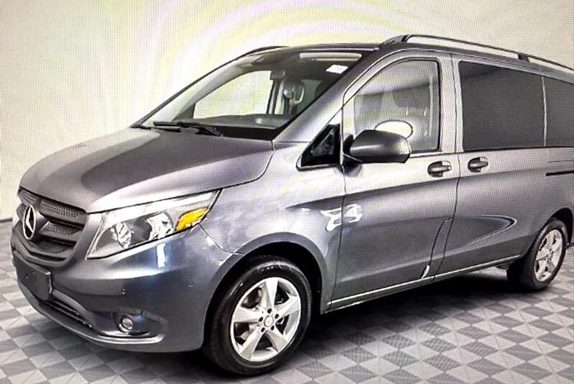 2016 Mercedes Benz Metris Passenger Van photo 1