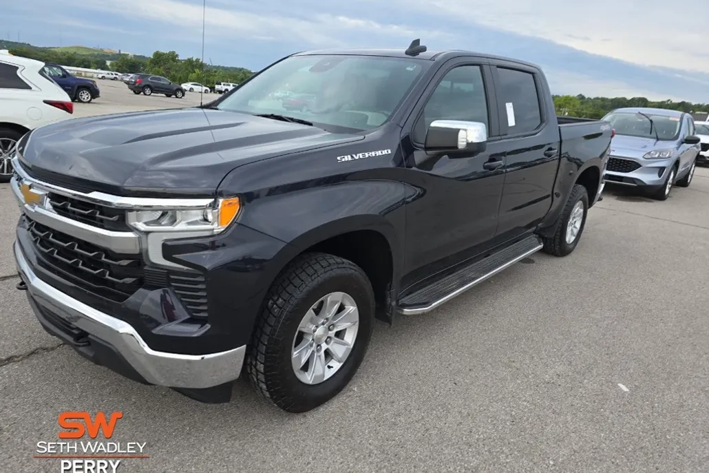 2023 Chevrolet Silverado 1500 LT1 photo 1