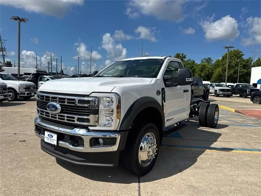 2025 Ford F-550 photo 1