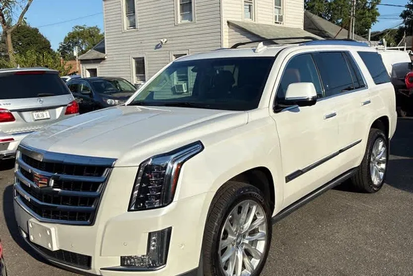 2019 Cadillac Escalade Premium Luxury photo 1