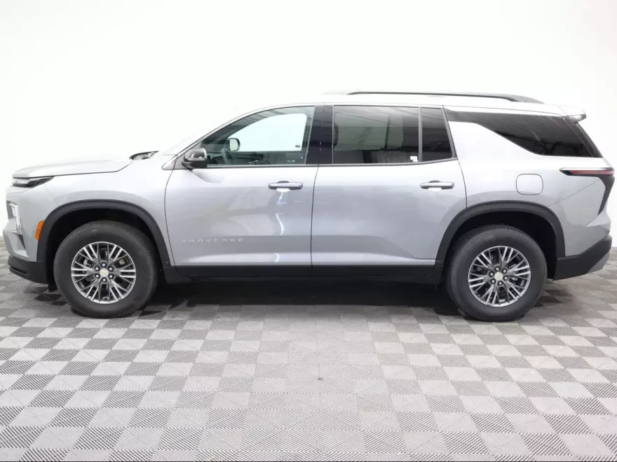 2025 Chevrolet Traverse photo 1