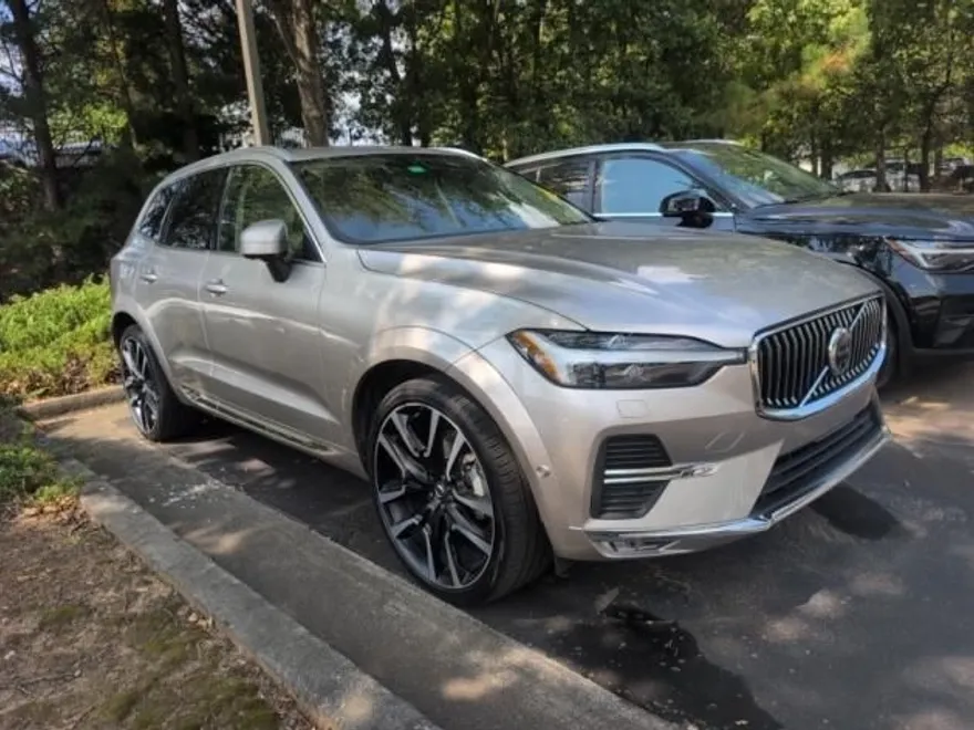 2023 Volvo XC60 B5 Ultimate photo 1