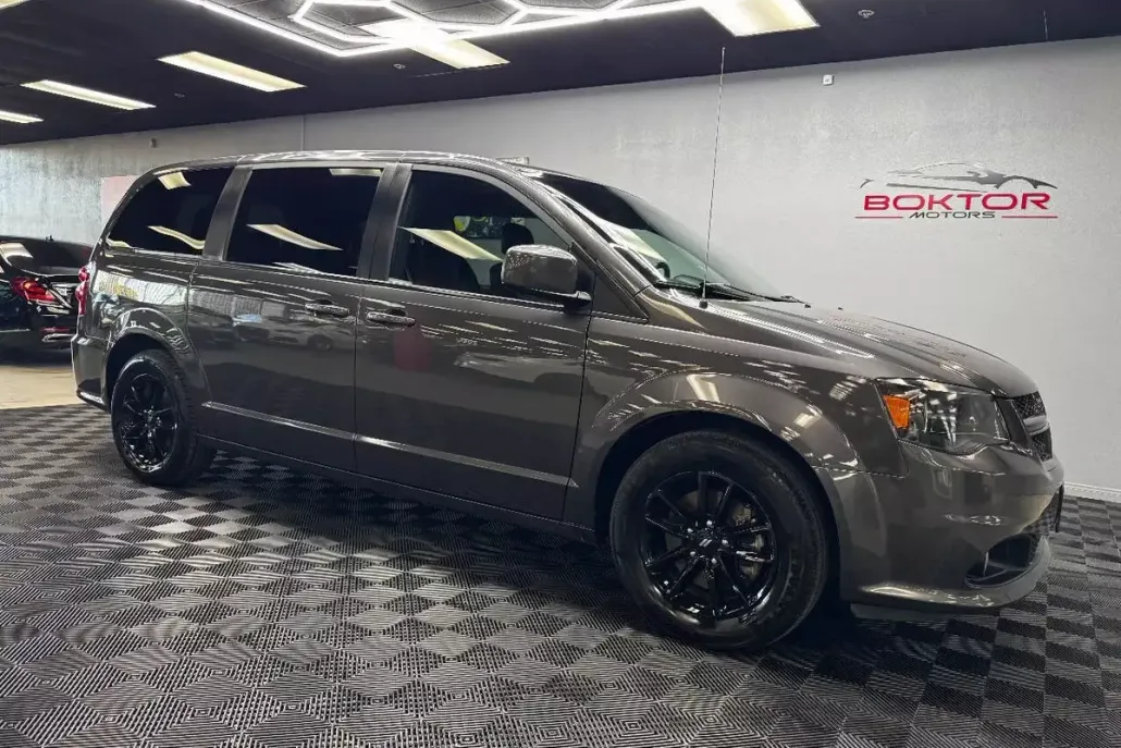 2020 Dodge Grand Caravan GT photo 1