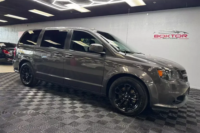 2020 Dodge Grand Caravan GT photo 1