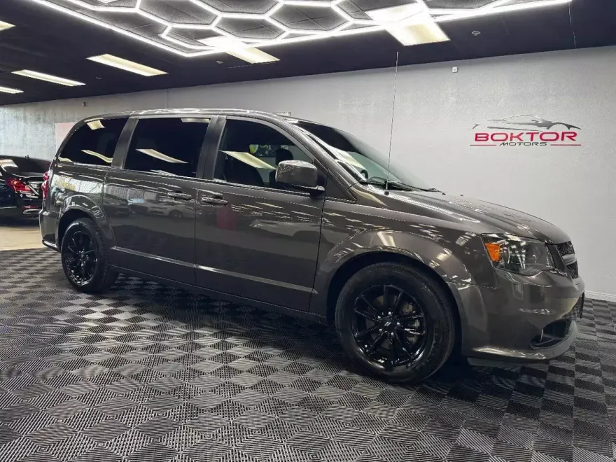 2020 Dodge Grand Caravan GT photo 1