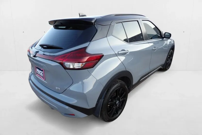 2024 Nissan Kicks SR photo 1