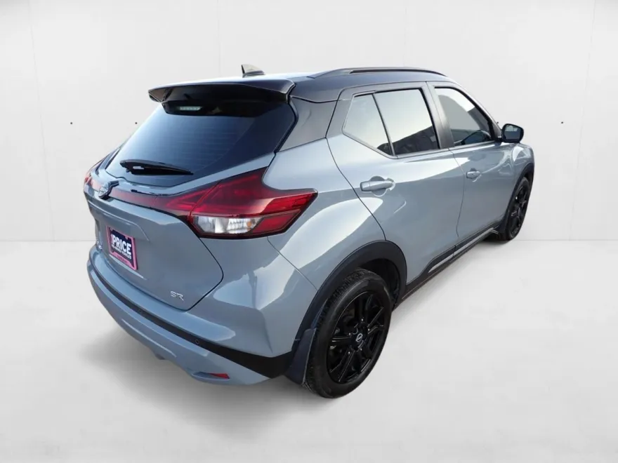 2024 Nissan Kicks SR photo 1
