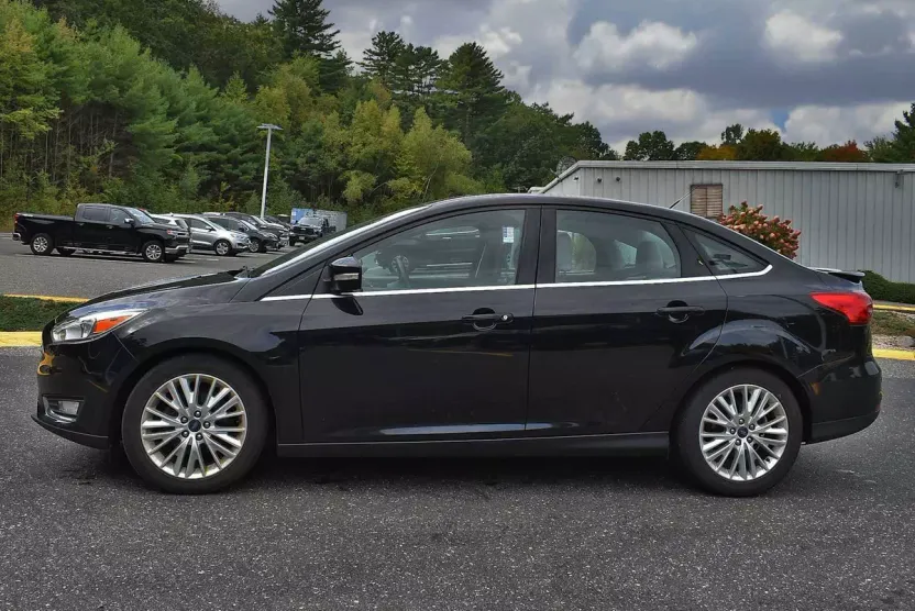 2017 Ford Focus Titanium photo 1
