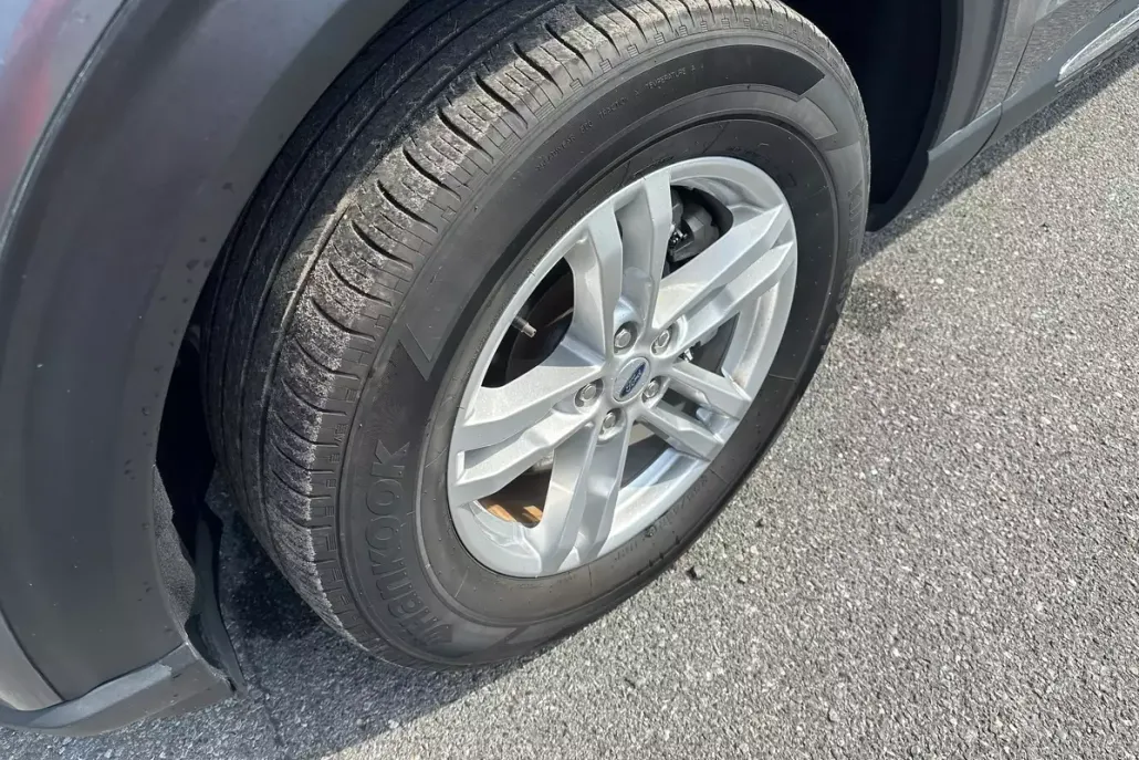 2023 Ford Explorer XLT photo 1