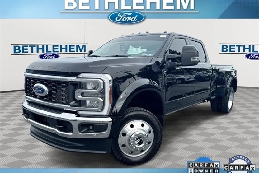 2025 Ford F-450 Lariat photo 1