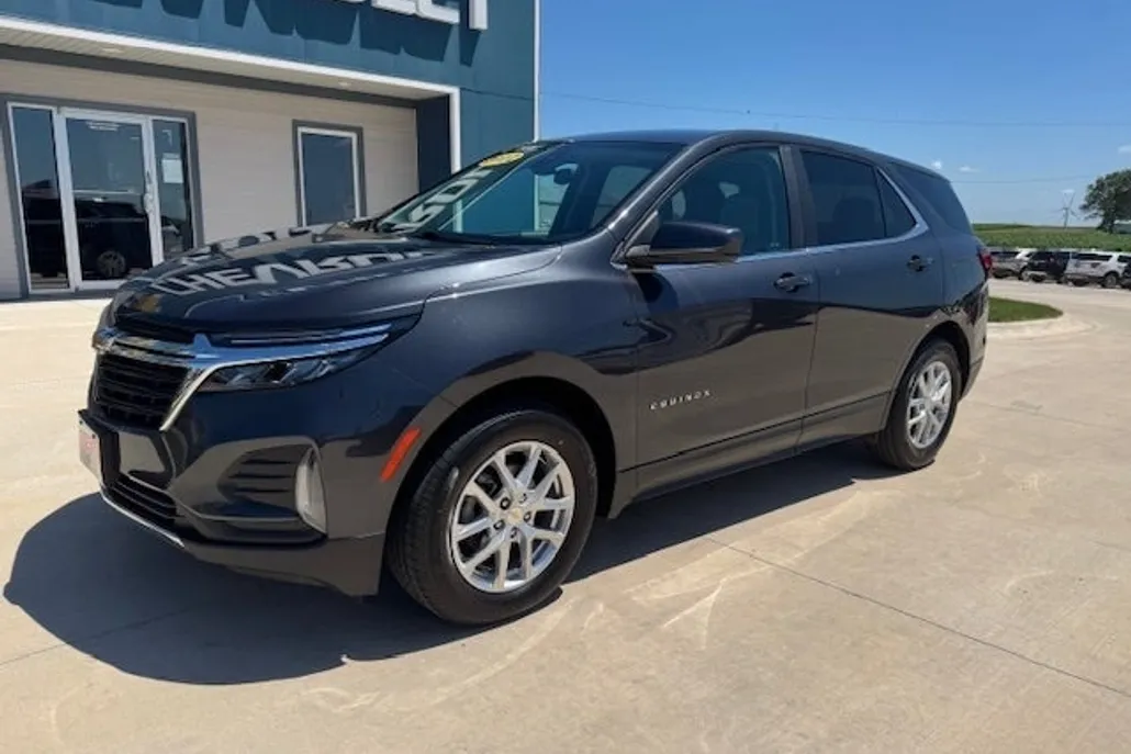 2022 Chevrolet Equinox LT photo 1