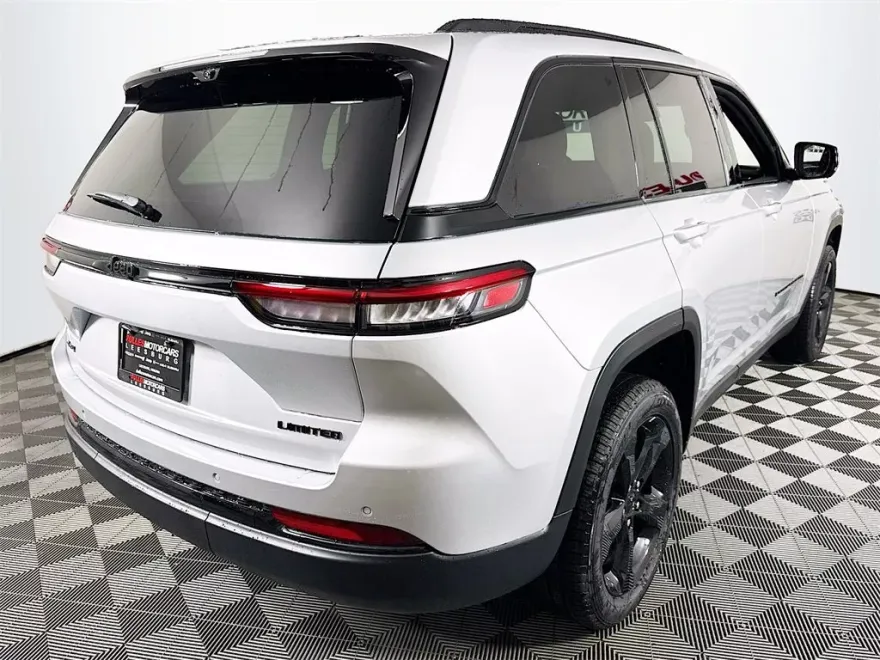2025 Jeep Grand Cherokee Limited photo 1