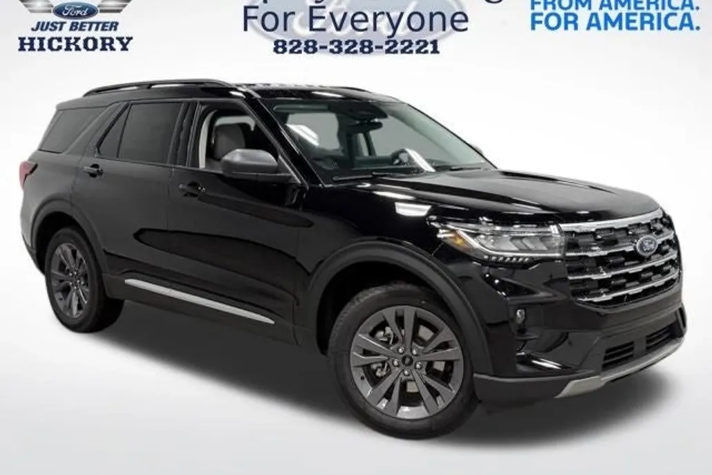 2025 Ford Explorer photo 1