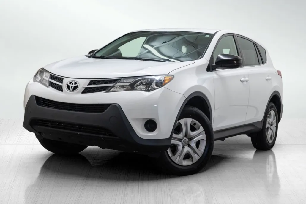 2015 Toyota RAV4 LE photo 1