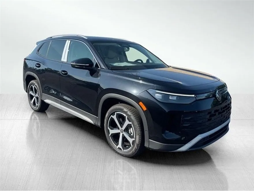 2025 Volkswagen Tiguan SE photo 1