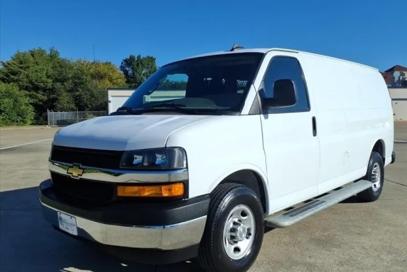 2024 Chevrolet Express Cargo 2500 photo 1
