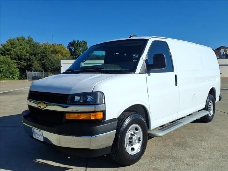 2024 Chevrolet Express Cargo 2500 photo 1
