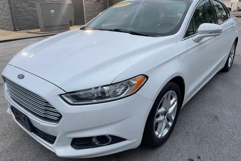 2015 Ford Fusion SE photo 1