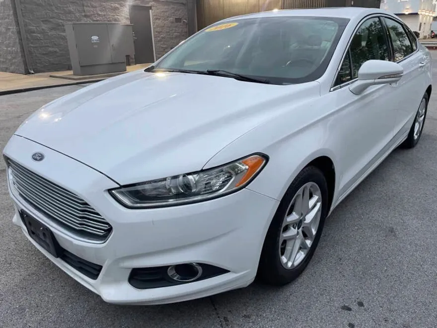 2015 Ford Fusion SE photo 1