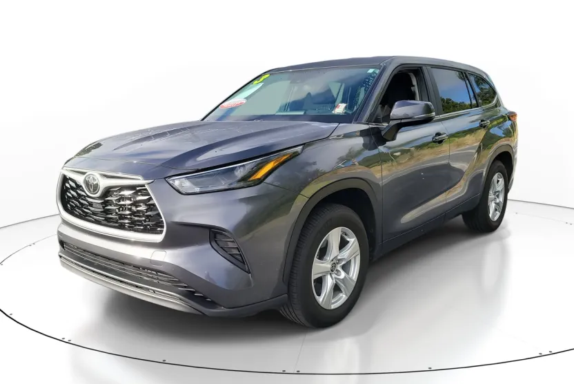 2023 Toyota Highlander L photo 1