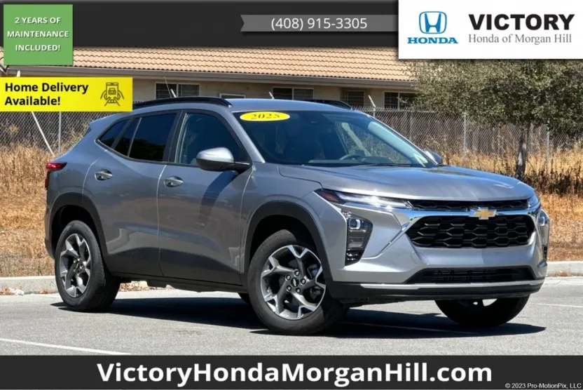 2025 Chevrolet Trax LT photo 1